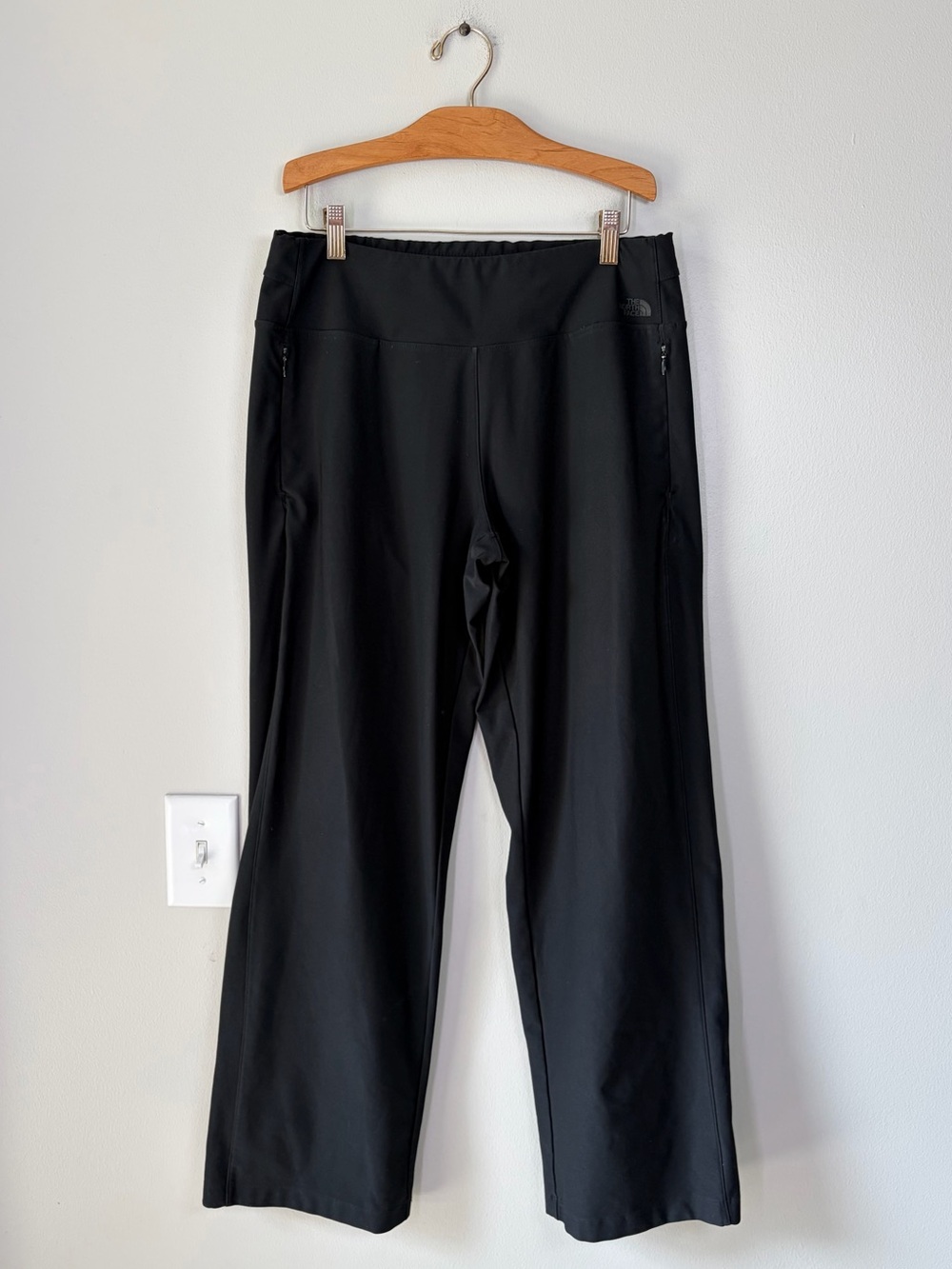 The North Face Black Flare Wide Leg Hiking Pant Leggings Size Medium Short